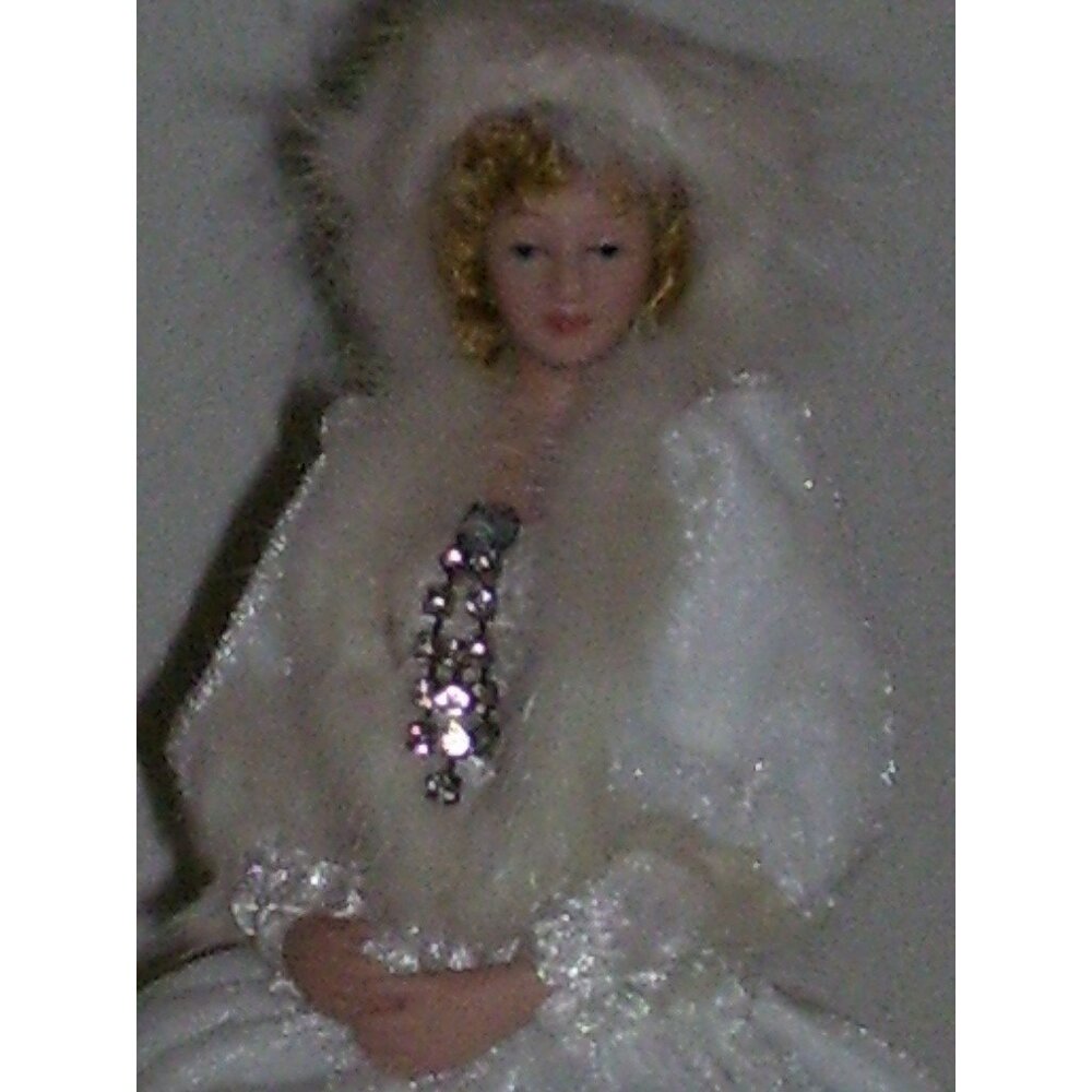 Popular Creations Victorian White Faux Fur Short Dress Porcelain Hands Good - Picture 4 of 6